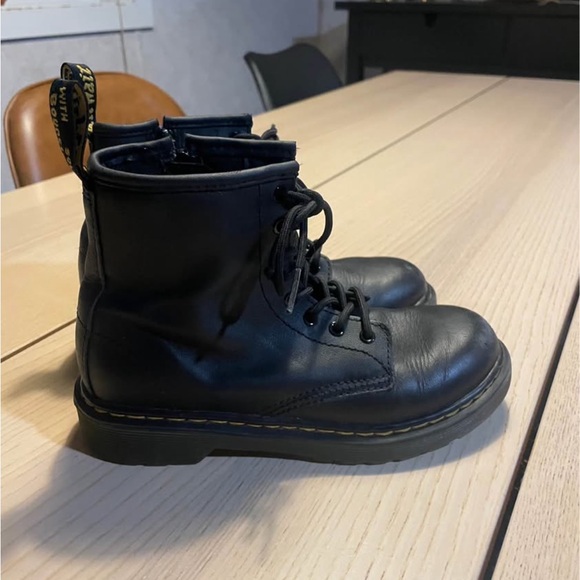 Dr. Martens Kids Black Lace-Up Boots - Picture 5 of 8